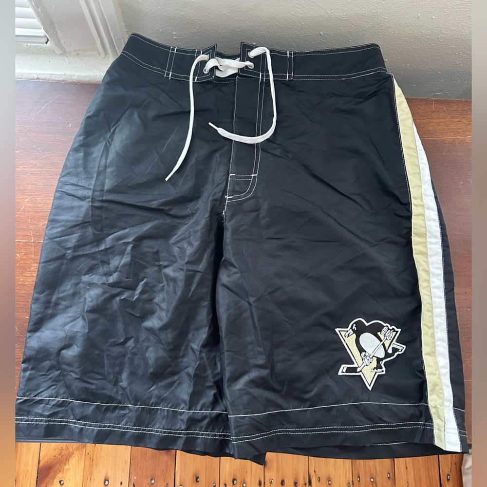 NWT Men’s Swim Trunks Swimsuit Medium Pittsburgh Penguins NHL Ice Hockey